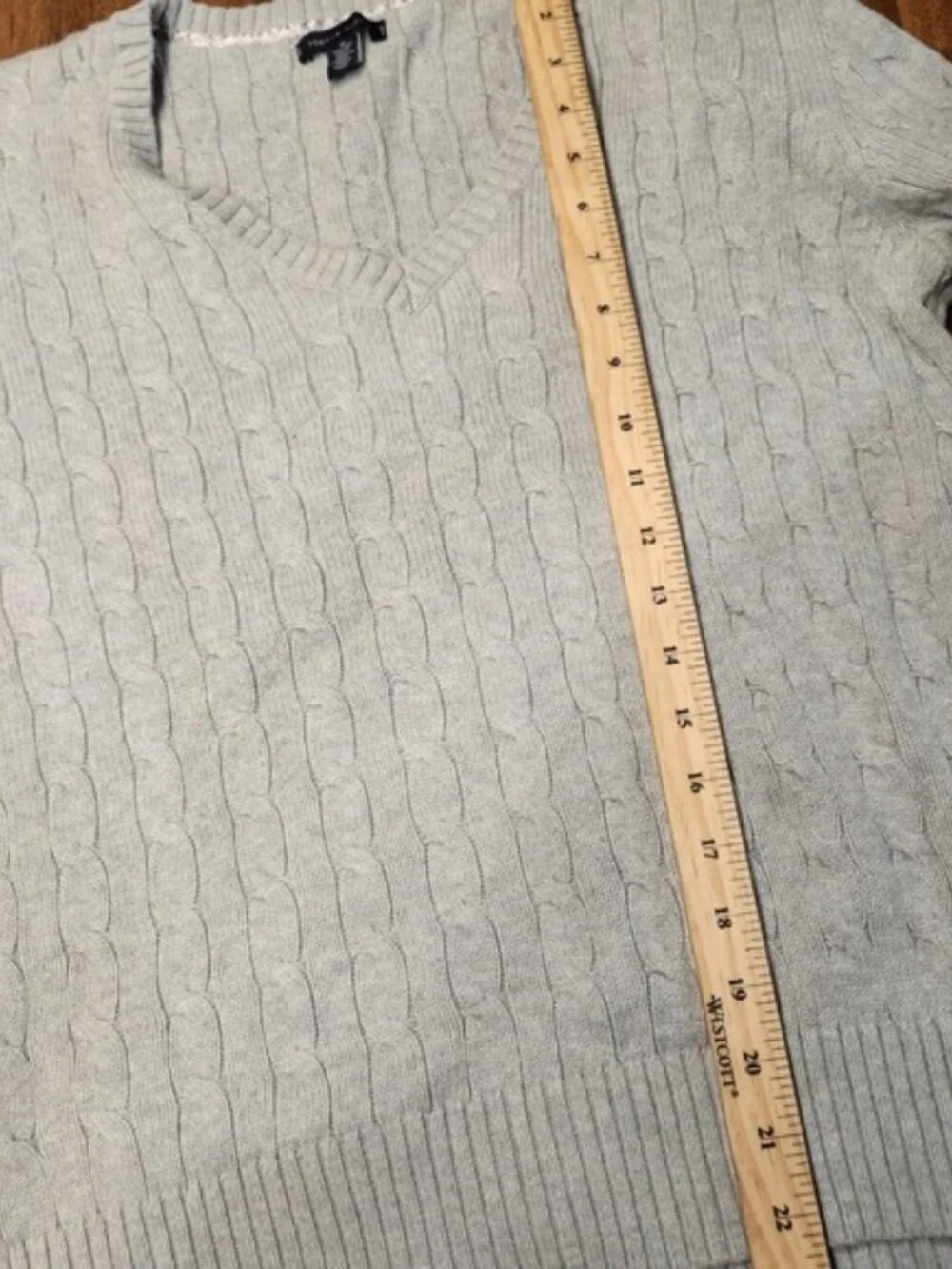 Tommy Hilfiger Womens Gray Cable V-Neck Sweater‎ preppy classic. Fits L tag XL